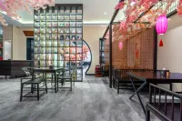 Moshang Light House Hotel (Zhengzhou South China City Longhu Jinyicheng Shopping Center)