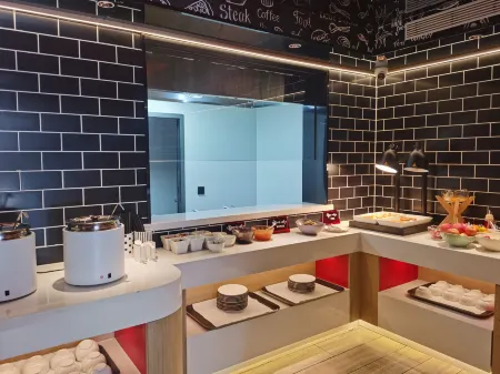 Ibis Hotel (Tianjin Eye Art Institute) Отели рядом с достопримечательностью «Dabei Temple»