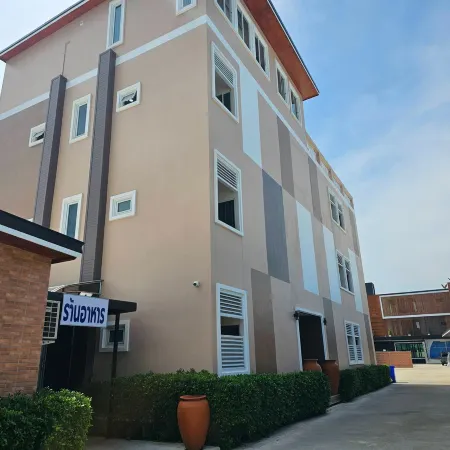 Sky and Star Loft Отели в г. Phra Samut Chedi