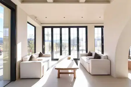 Cao  hai Shi Qing Qiu Отели рядом с достопримечательностью «Sichuanlugu Lake Scenic Area»