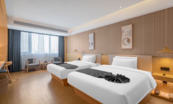 Urumqi County Jianguo HIDDEN Hotel (High-Speed Railway Station North Square Wanda)
