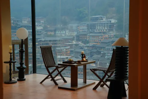 Fengxiang Oil Painting Art Light Luxury Guesthouse - موقف سيارات