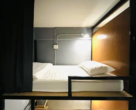 Bed In Shared Dormitory Female (No Windows)