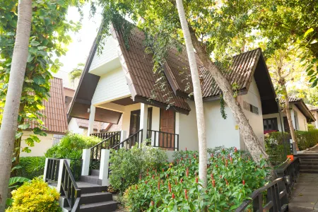 Tok Little Hut Отели рядом с достопримечательностью «Suan Son Beach»