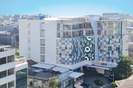 1O1 URBAN Jakarta Glodok - Kota Tua Отели рядом со станцией Jakartakota Station