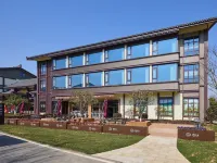 Floral Hotel·April Day Garden Hotel Hotels near Guzhu Reservoir