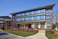 Floral Hotel·April Day Garden Hotel Hotels in Huzhou