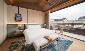 THE ROOT RESORT