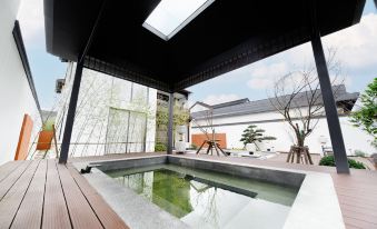THE ROOT RESORT