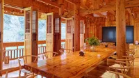 Lianghe College Hotel di Youyang Tujia and Miao Autonomous County