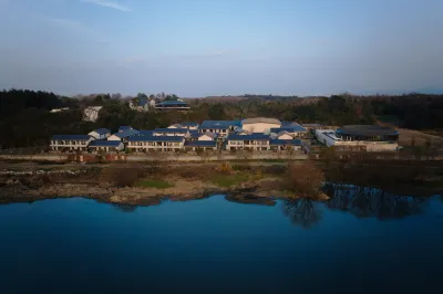 Boutique Waterland Resort Hotels near Longyou Trading City