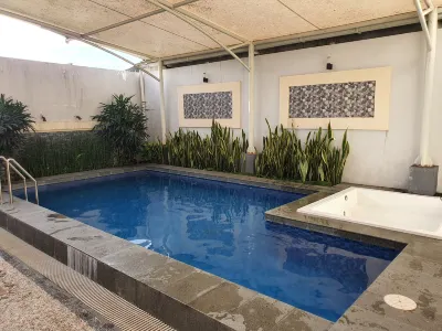 SUNRICH Villa Syariah 5 spacious room & Swimming pool with Jaccuzi Hotels in 