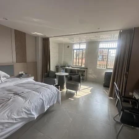 Sihui Boju Light Luxury Apartment (Longwan Market)