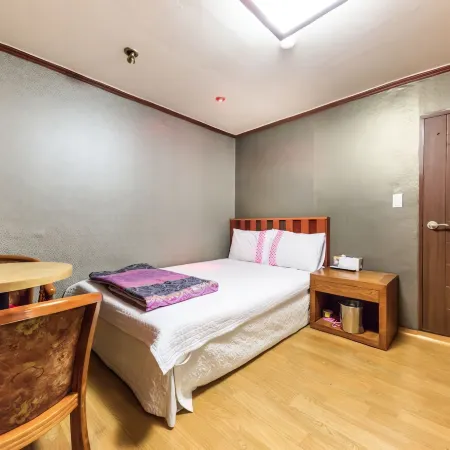 Yeongdeungpo Market Max Motel Отели рядом с достопримечательностью «Парк Йоидо»