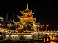 貴陽·歡住｜Soong·CinemaBathtub設計飯店（噴水池地鐵站甲秀樓店） 保山南紅館附近的飯店