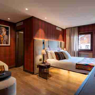 Eight Cortina Rooms