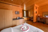 Shiquan Village Wooden House Hotel