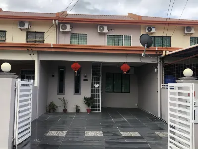 ANG LEE HOLIDAY HOME  호텔