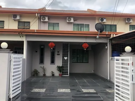 ANG LEE HOLIDAY HOME