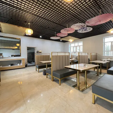 Tekes Swan Inn (Bagua City Center Taiji Altar)