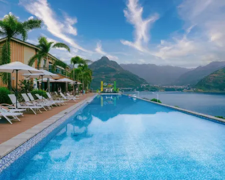 Half Moon Bay Holiday Hotel Hotels in Shuifu