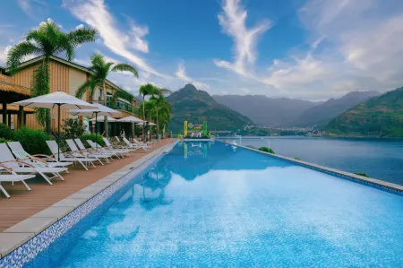 Half Moon Bay Holiday Hotel