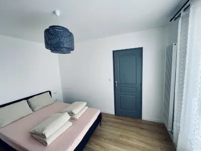 Private Villa Stay in South Paris | Near Metro 92 Haut de Seine | Peaceful Garden with BBQ  호텔