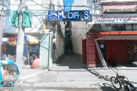 Hotel Madiaas by RedDoorz Отели рядом с достопримечательностью «Траппист Монастери»