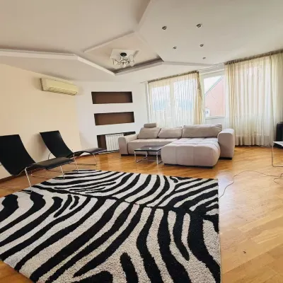 Rujia Apartment โรงแรมใกล้Central Stadium