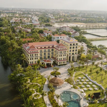 Nesta Hoian Resort & Spa Отели рядом с достопримечательностью «Куа Дай»