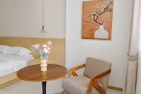 Beige Homestay (Yining Airport Railway Station)