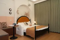 Yunxi Movie-viewing Smart Homestay (Yuzhou Municipal Government Stadium)
