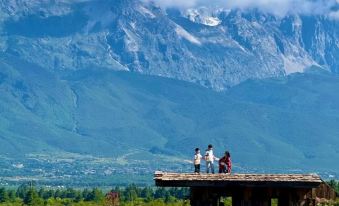 Viewing Snow Mountain and Cloud Sea  Spring Resort Private Villa