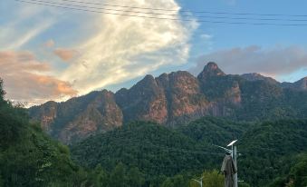 Sanqingshan Ziyunshe Homestay