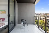 Ryde Serenity – Sleek Apartment by the River