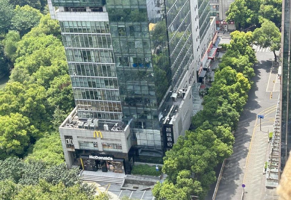 4. 제트스마트 호텔..