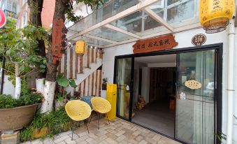 Pig Pig • Shiguang Inn