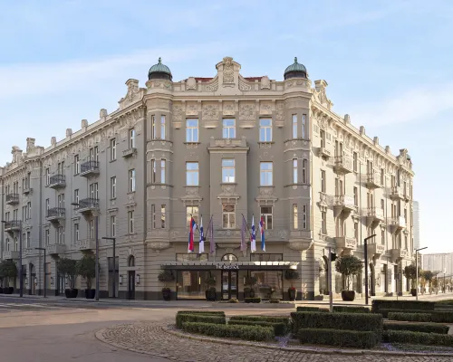 The Bristol Belgrade Hotels near فوشتوفاز