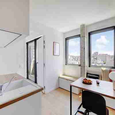 Room 908 in a premium residence- Sport/Lavatory Dining/Meeting Rooms