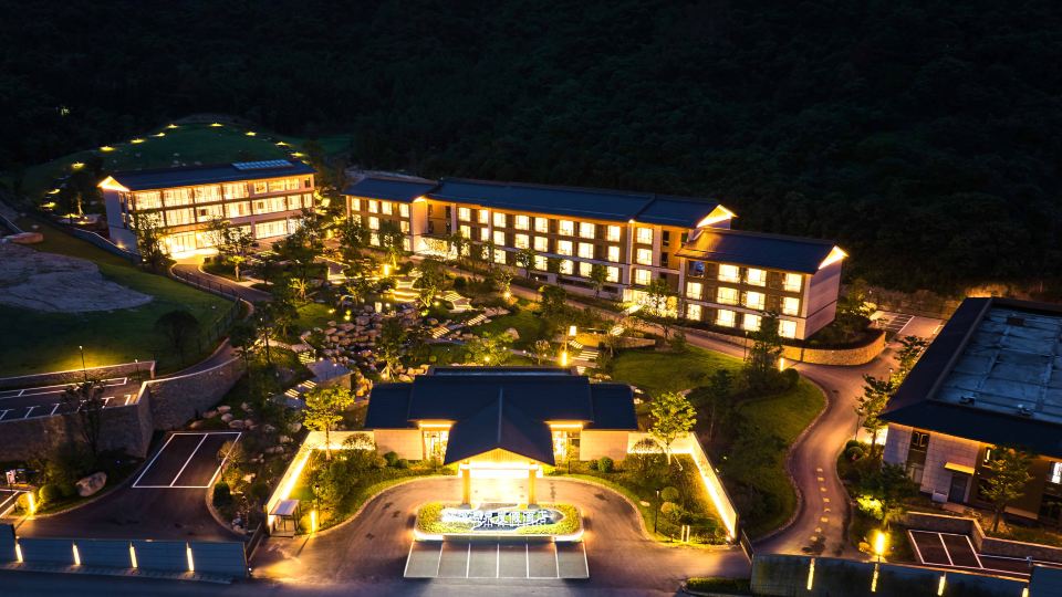 Hezhou Bamboo Hidden Hot Spring Resort