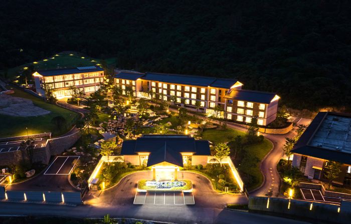 Hezhou Bamboo Hidden Hot Spring Resort