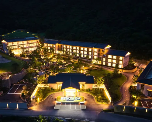 Hezhou Bamboo Hidden Hot Spring Resort Hotels in Hezhou