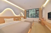 Huaxiang Four Seasons Boutique Inn (Xijiang Qianhu Miao Village)