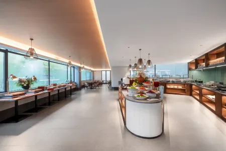 Guilin Yanshan Huiting Yunju Hotel (Lijiang Guanyan Branch) Отели рядом с достопримечательностью «Crown Cave»