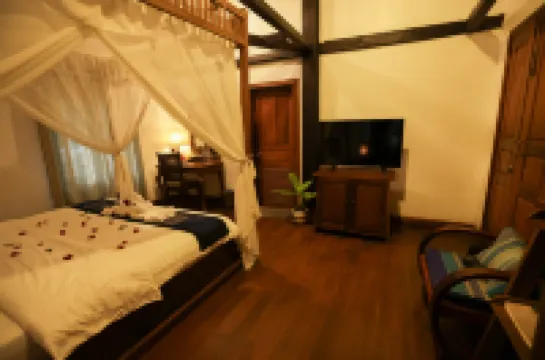 孔雀皇家精品酒店