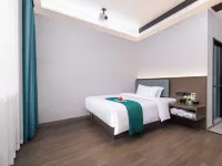 Hezhou • Pengyue | Zilin Smart Elegant.Cozy.Comfortable Homestay (Lingfeng Plaza) Hotels in Hezhou