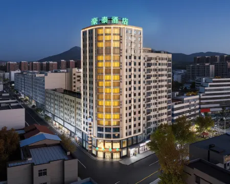 ‌Haotai Hotel (Dawu Experimental Secondary School, Central Bus Station) Hotel di Dawu