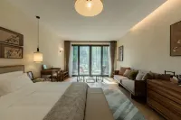 Huaying Shili Fangfei Hongyan Meicun