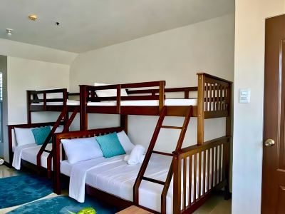 Spacious family-friendly apartment with Balcony!