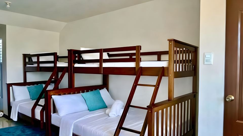 Spacious family-friendly apartment with Balcony!